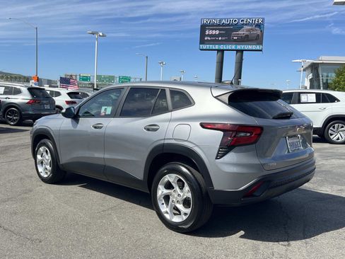 Used 2024 Chevrolet Trax LS w/ LS Convenience Package image 3