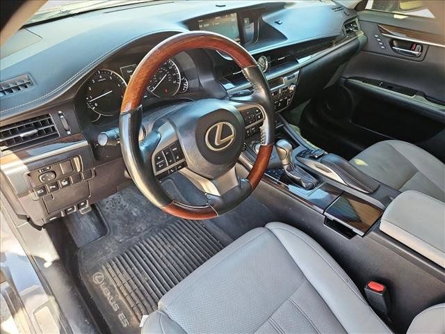 Used 2017 Lexus ES 350 w/ Ultra Luxury Package FWD image 11