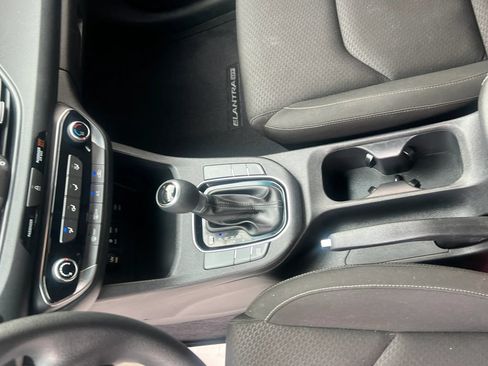Used 2019 Hyundai Elantra GT FWD image 15