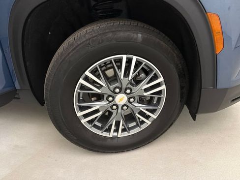 Used 2024 Chevrolet Traverse LT FWD image 25
