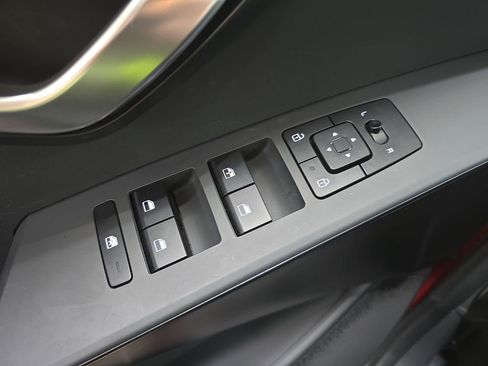 Used 2024 Kia Niro LX image 28