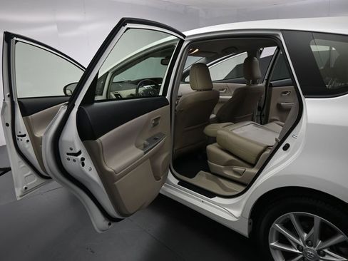 Used 2014 Toyota Prius V Five image 16