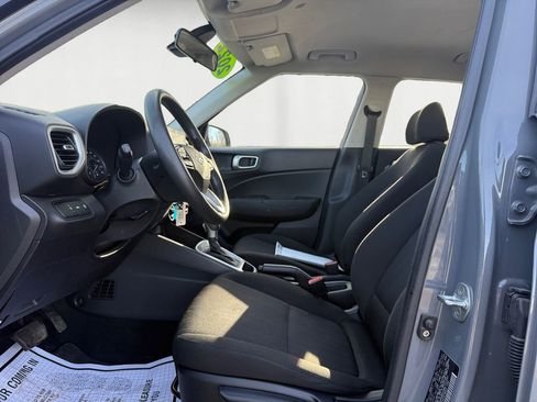 Used 2022 Hyundai Venue SE image 10