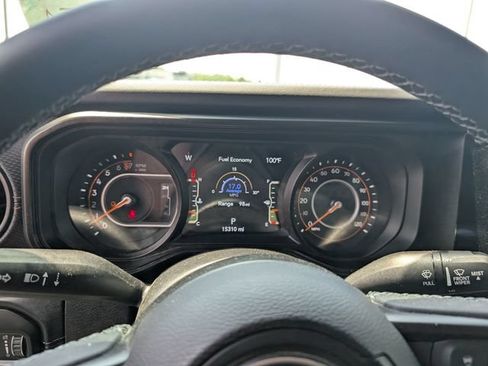 Used 2025 Jeep Gladiator Mojave AWD/4WD image 20