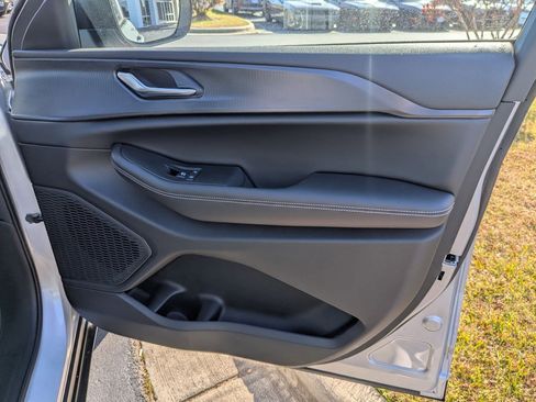 New 2025 Jeep Grand Cherokee Laredo X w/ Luxury Tech Group I image 34