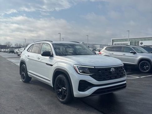 New 2026 Volkswagen Atlas Cross Sport SEL R-Line AWD/4WD image 1