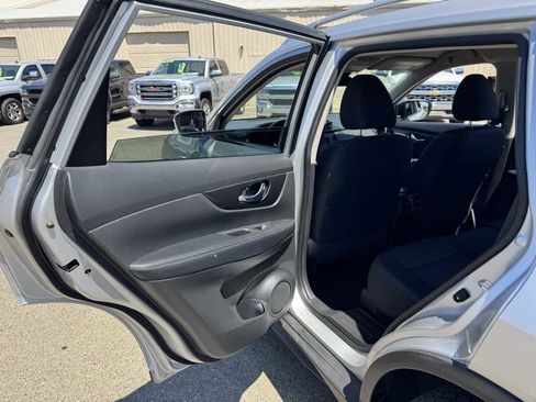 Used 2019 Nissan Rogue SV FWD image 19