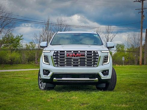 New 2026 GMC Yukon XL Denali w/ Denali Reserve Package AWD/4WD image 8