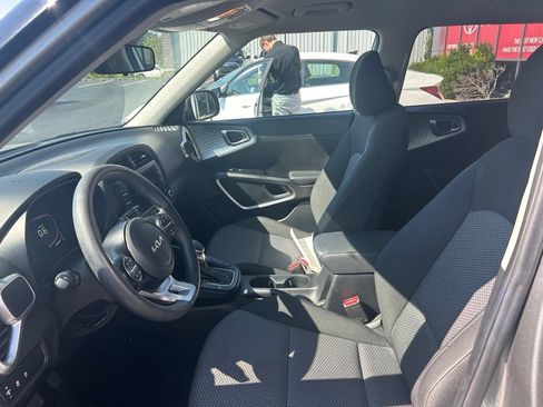 Used 2024 Kia Soul LX w/ Option Group 015 FWD image 5