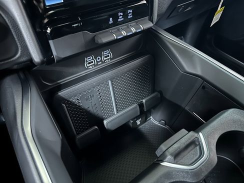 New 2026 RAM 1500 4x4 Crew Cab image 30