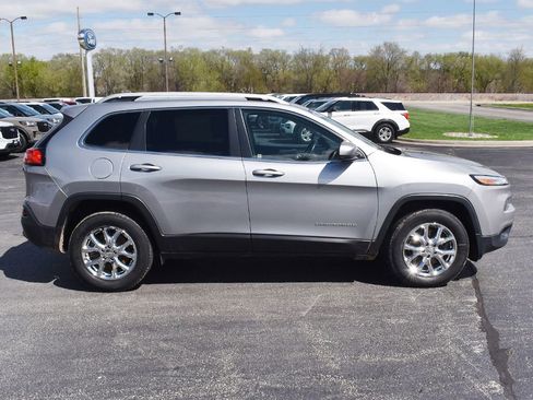 Used 2017 Jeep Cherokee Latitude w/ Safety/Convenience Group AWD/4WD image 13