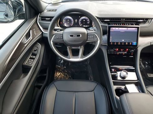 New 2025 Jeep Grand Cherokee Limited image 18