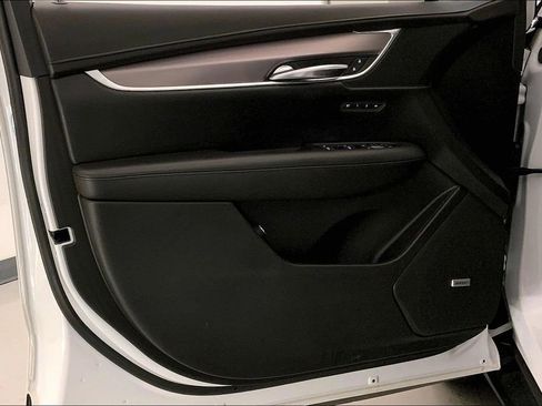 Used 2018 Cadillac XT5 Luxury w/ Driver Awareness Package image 24