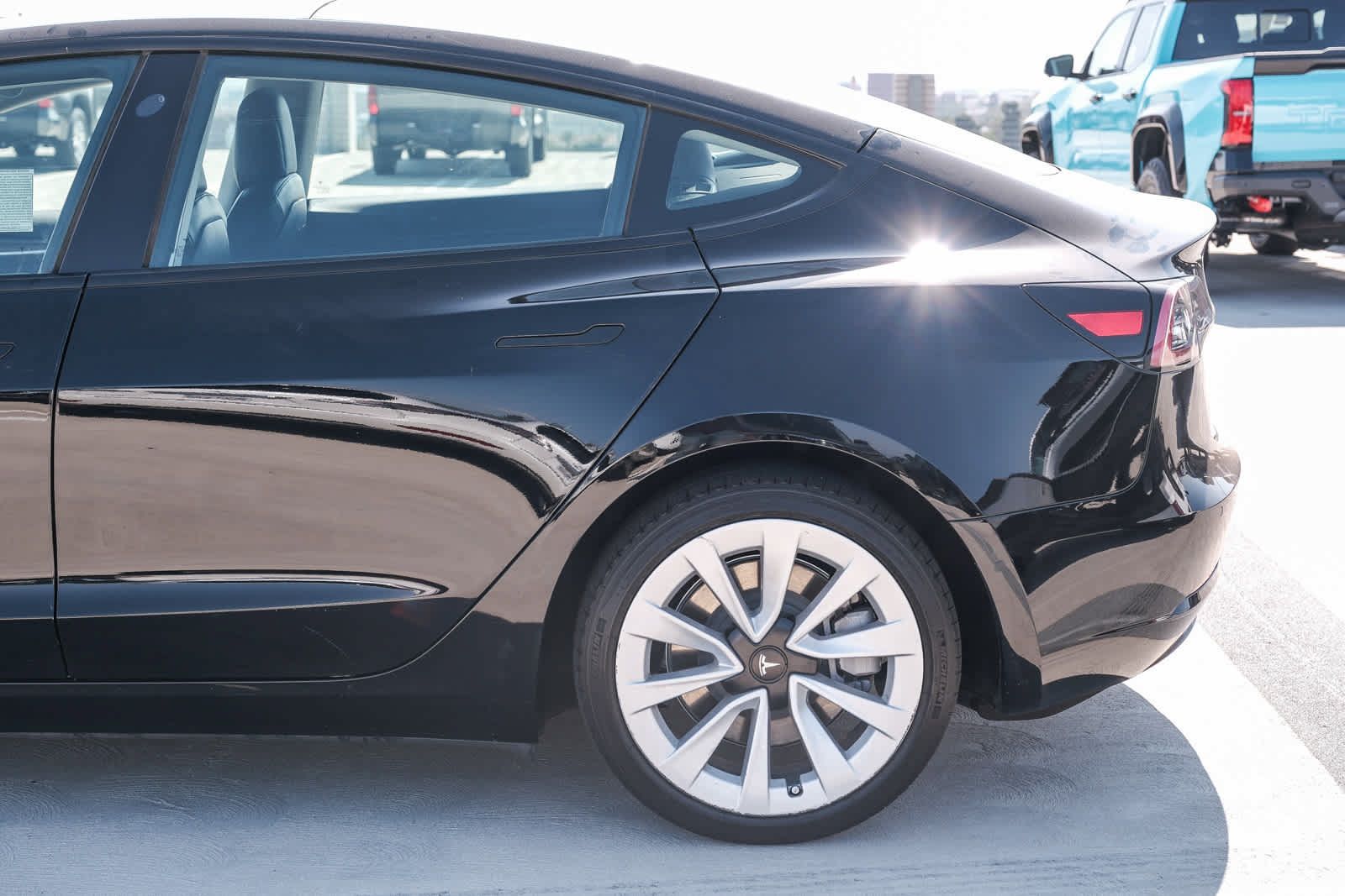 Used 2022 Tesla Model 3 Standard Range RWD image 8