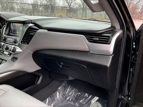 Used 2019 Chevrolet Suburban LT image 15