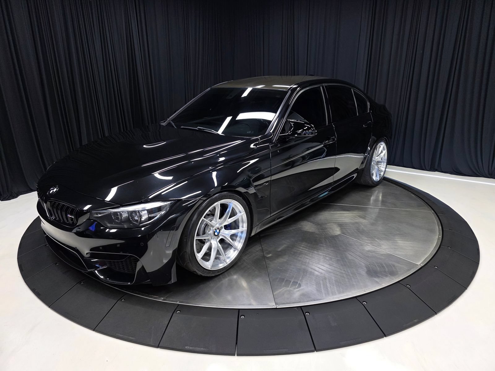 Used 2018 BMW M3 w/ Competition Package RWD image 9
