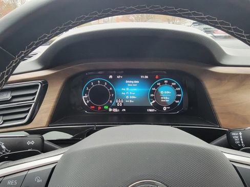 Used 2025 Volkswagen Atlas SE image 38