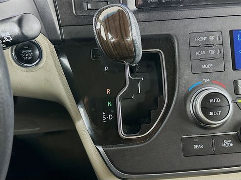 Used 2016 Toyota Sienna XLE image 23