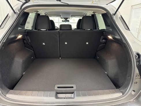 Certified 2025 Nissan Kicks SV image 19