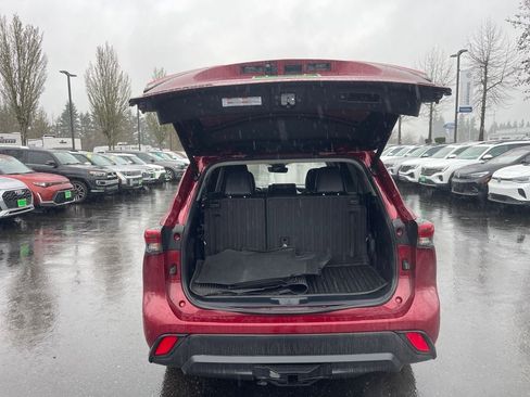 Used 2022 Toyota Highlander XLE image 16