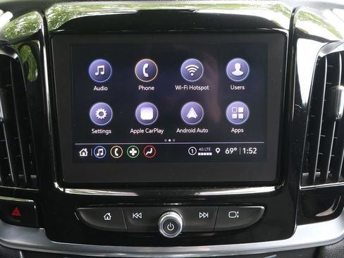 Used 2023 Chevrolet Traverse LT FWD image 16