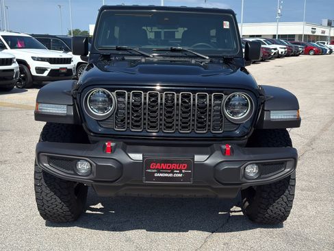 Used 2024 Jeep Wrangler Unlimited Rubicon w/ Technology Group AWD/4WD image 3