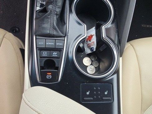 Used 2020 Toyota Camry XLE image 21