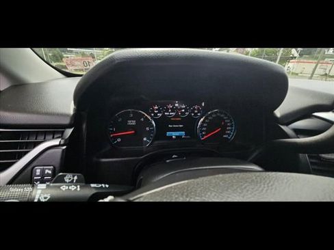 Used 2020 Chevrolet Suburban Premier image 16