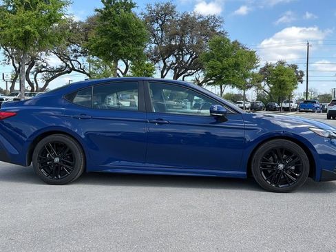 Certified 2025 Toyota Camry SE image 4