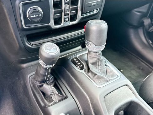 Used 2023 Jeep Wrangler Unlimited Sahara w/ Cold Weather Group AWD/4WD image 17