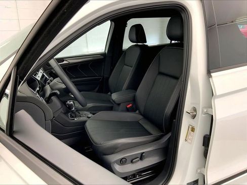 Certified 2023 Volkswagen Tiguan SE R-Line AWD/4WD image 5