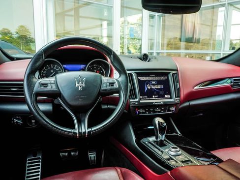 Used 2018 Maserati Levante GranSport AWD/4WD image 16
