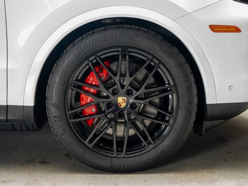 Certified 2025 Porsche Cayenne S AWD/4WD image 19