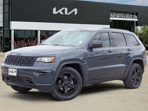 Used 2018 Jeep Grand Cherokee Laredo image 1
