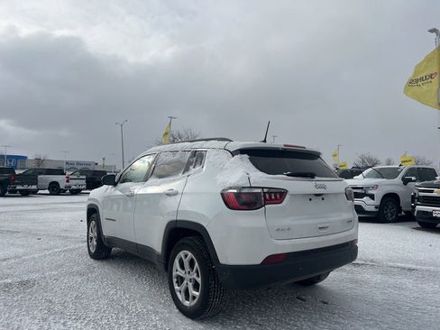 Used 2024 Jeep Compass Latitude image 6