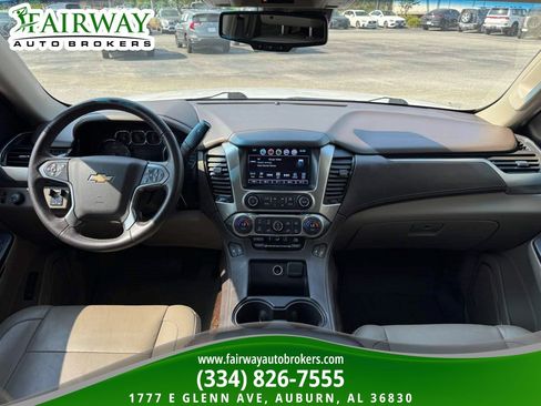 Used 2018 Chevrolet Suburban LT RWD image 15
