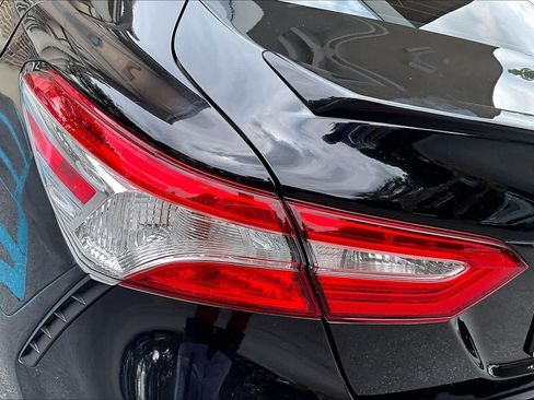 Used 2020 Toyota Camry SE FWD image 28