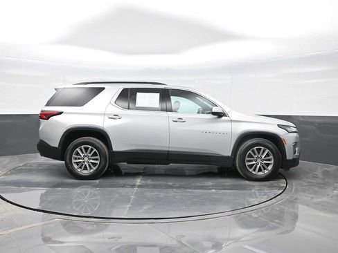 Used 2022 Chevrolet Traverse LT image 9