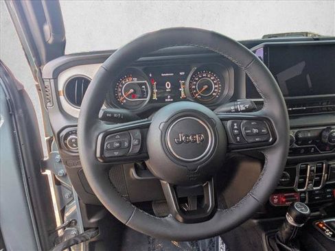 Used 2025 Jeep Gladiator Sport AWD/4WD image 19