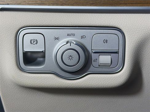 Used 2024 Mercedes-Benz GLE 450 4MATIC image 11