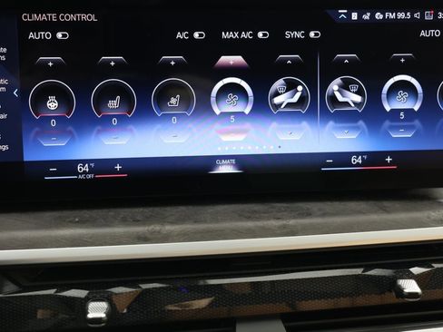 Used 2023 BMW X7 xDrive40i w/ Executive Package image 9