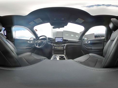 Certified 2022 Ford Explorer ST w/ ST Street Pack image 9