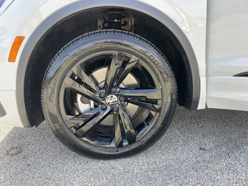 Used 2024 Volkswagen Tiguan SE R-Line image 47