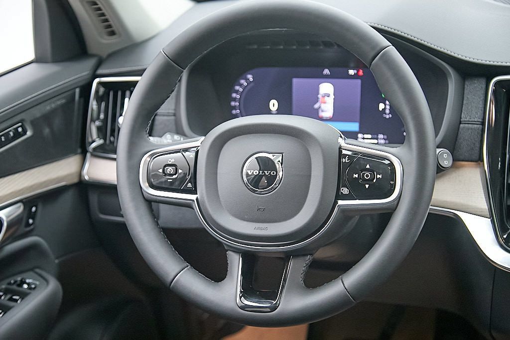 New 2026 Volvo XC90 T8 Plus w/ Protection Package AWD/4WD image 29