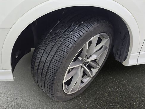 Certified 2024 Audi Q3 2.0T Premium Plus image 33