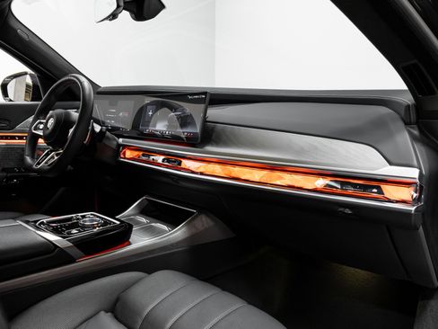 Used 2023 BMW 760i xDrive image 20