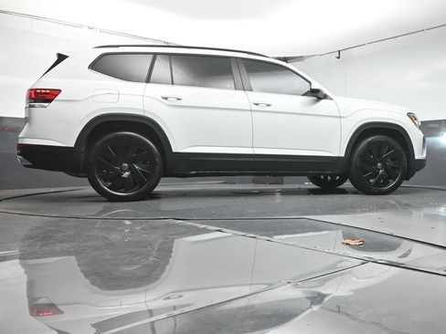 Used 2024 Volkswagen Atlas SE FWD image 40