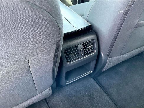 Used 2023 Nissan Rogue S image 32