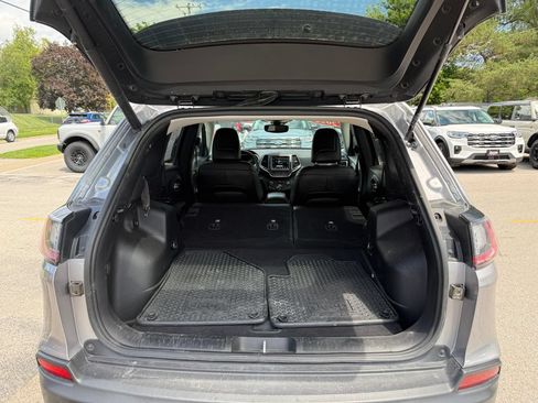 Used 2022 Jeep Cherokee Trailhawk w/ Premium Leather Package AWD/4WD image 25