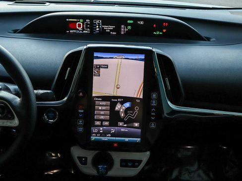 Used 2017 Toyota Prius Prime Advanced image 14